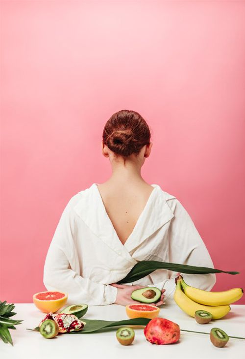 رژیم غذایی متعادل برای موهای سالم: تغذیه موهای شما از درون