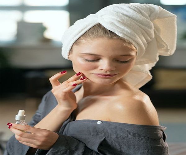 اهمیت مراقبت پوستی برای دوام آرایش: