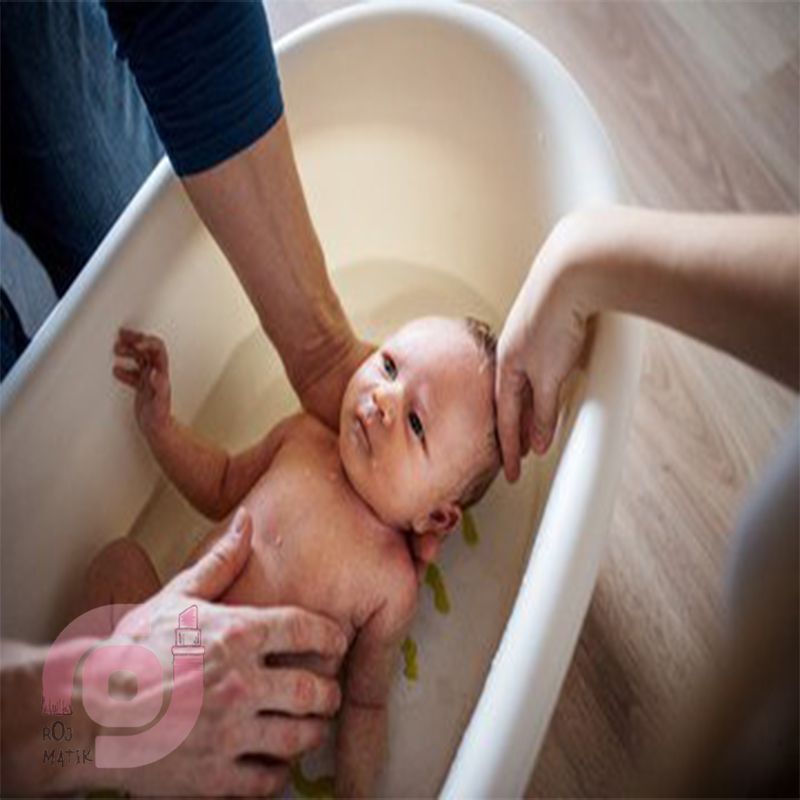 مواجهه با مشکلات پوستی نوزادان: علل و راهکارهای موثر